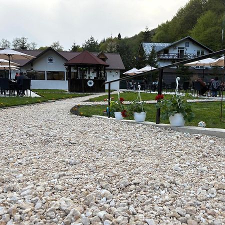 Cabana Izvoarele Doftanei Traisteni Exterior photo