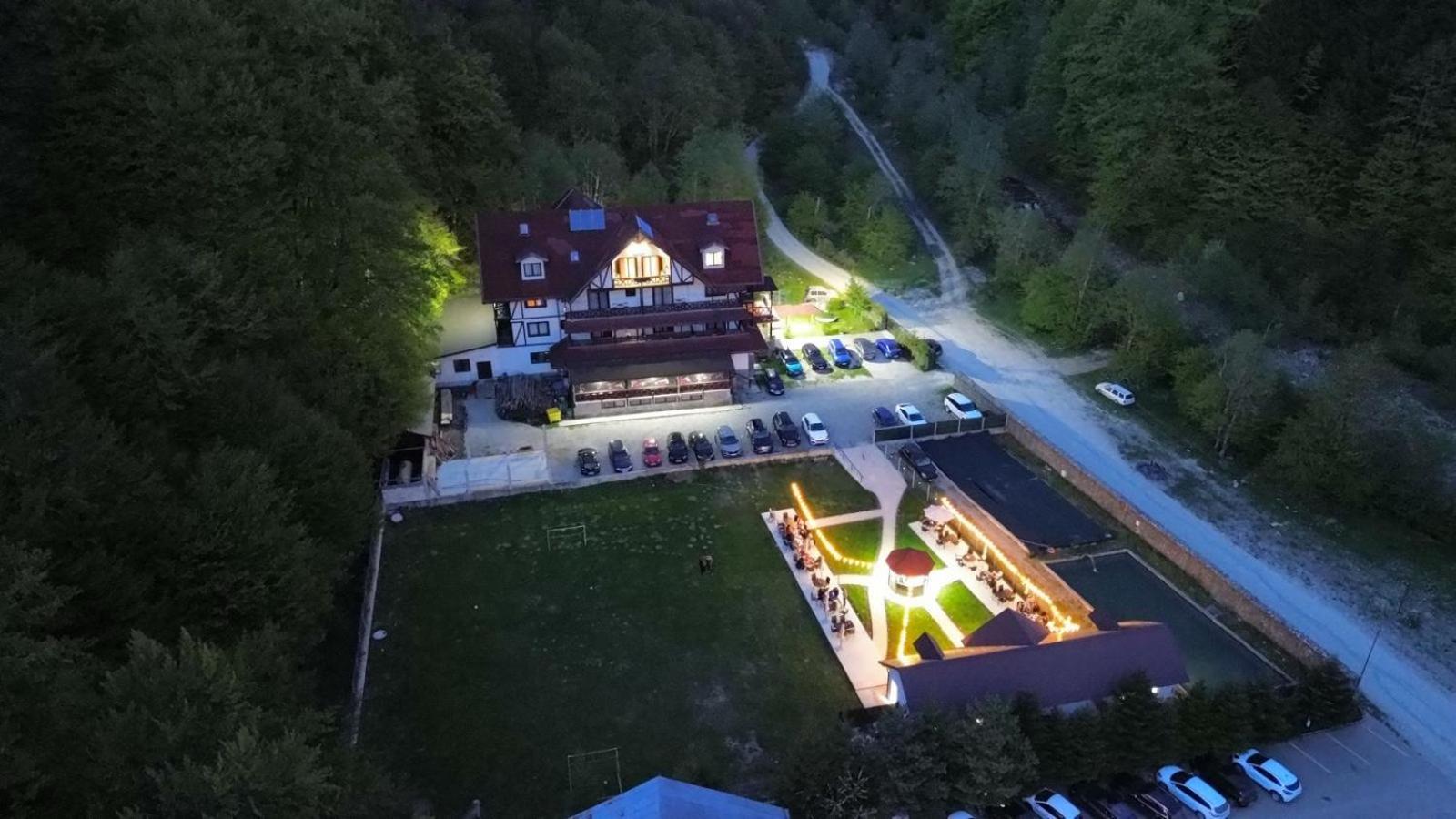 Cabana Izvoarele Doftanei Traisteni Exterior photo
